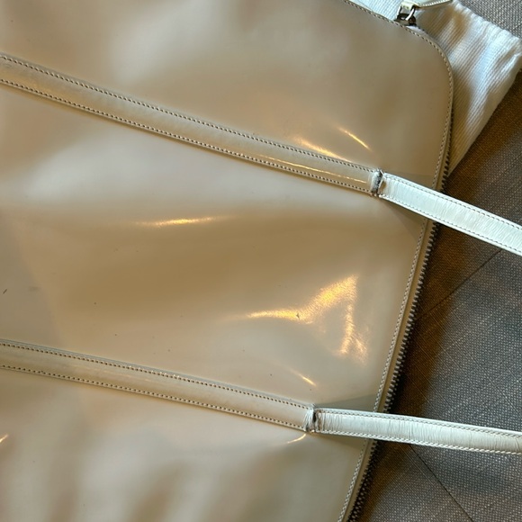 Prada
Vintage Re-Edition 1995 Handbag in White - Picture 5 of 8